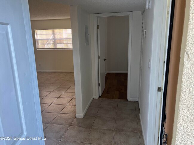 Foto del edificio - 1609 Sunny Brook Ln