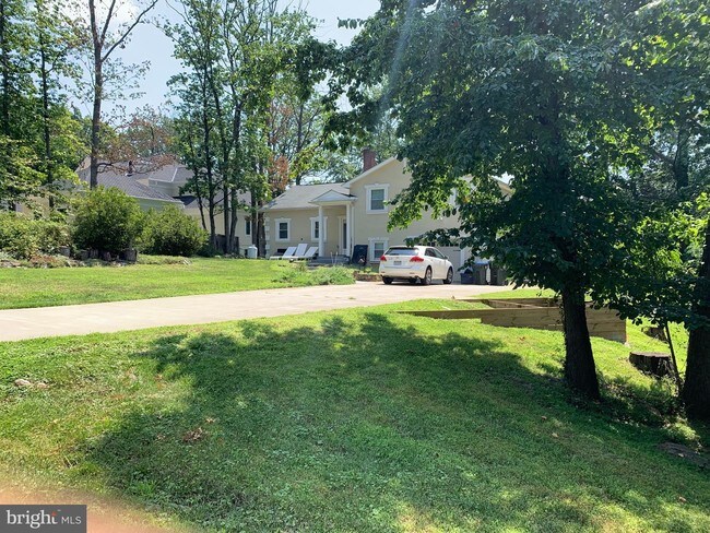 Foto del edificio - 2217 Laurel Ridge Rd