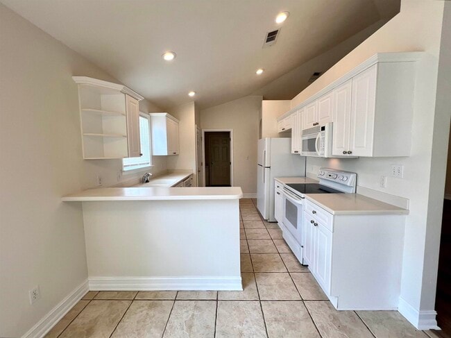 Building Photo - 2031 Sunny Dale Dr