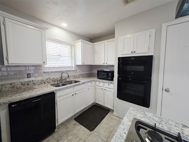 Foto del edificio - 15330 Oak Terrace Dr