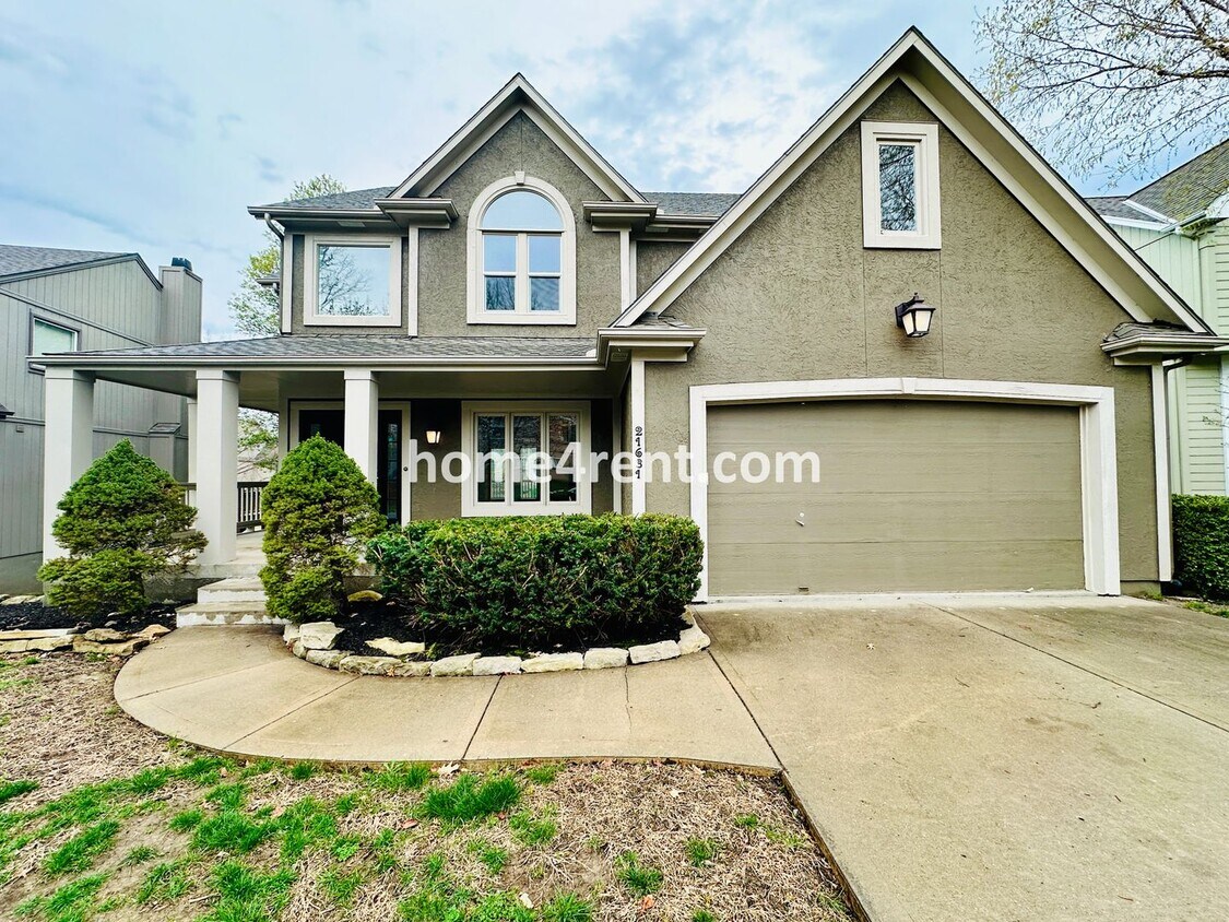 Primary Photo - Luxury Lenexa Home w/ an Updated Kitchen, ...