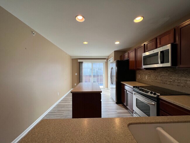 Building Photo - 27971 Hopkins Dr