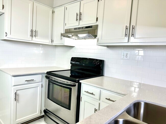 Building Photo - 124 S Sherrin Ave