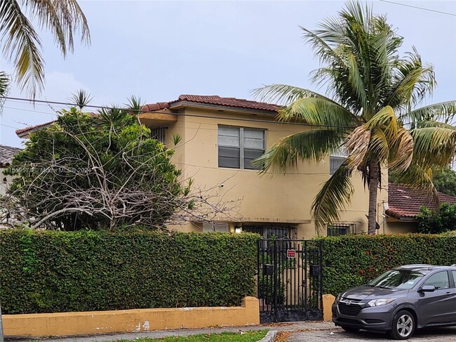 Building Photo - 901 SW 10th Ave