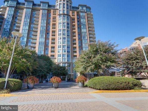 Foto del edificio - 8220 Crestwood Heights Dr