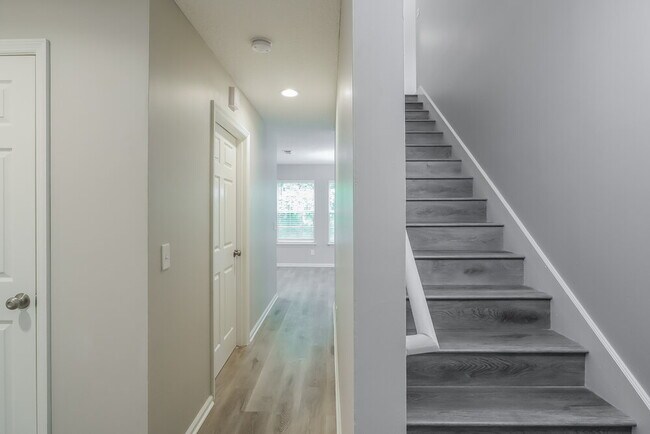 Building Photo - 4065 Dalry Dr