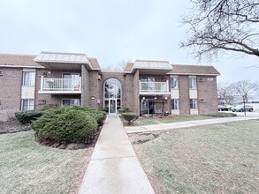 Building Photo - 460 N Wilke Rd