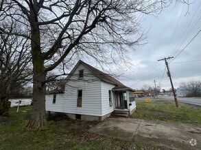 Building Photo - 624 W Poplar St