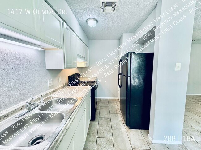 Building Photo - 1417 W Olmos Dr