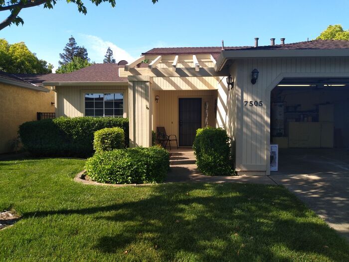 Foto principal - 7505 Sun Point Ln