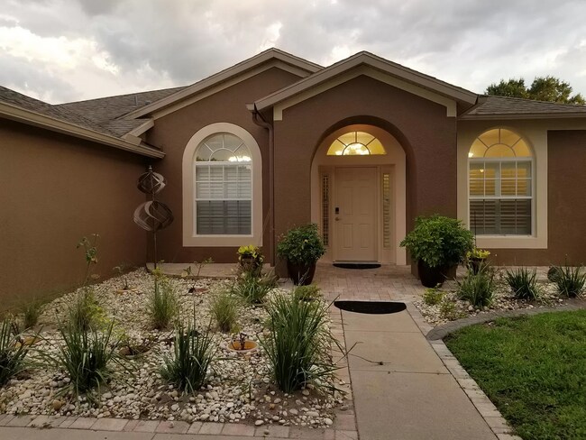 Foto del edificio - HIGH-ENERGY EFFICIENT 4 bedroom 3 Bathroom...