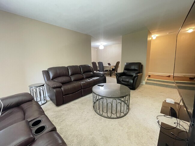 Foto del edificio - 11226 Cherry Hill Rd