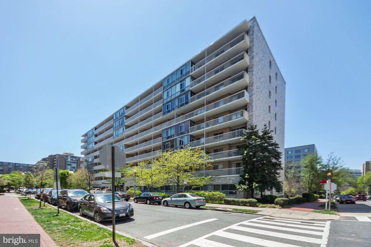 Primary Photo - 730 24th St NW