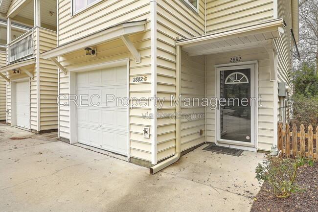 Building Photo - 2882 Mackenzie Ct