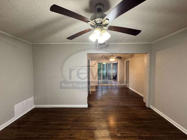 Building Photo - 4572 Verne Rd