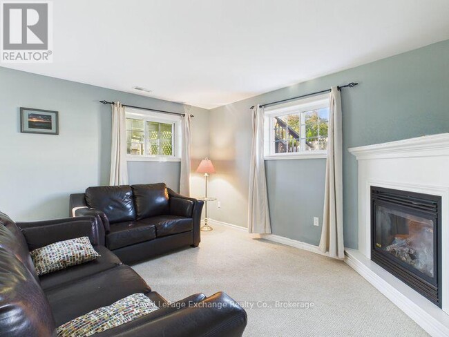 Photo du bâtiment - 378 Duncan Pl