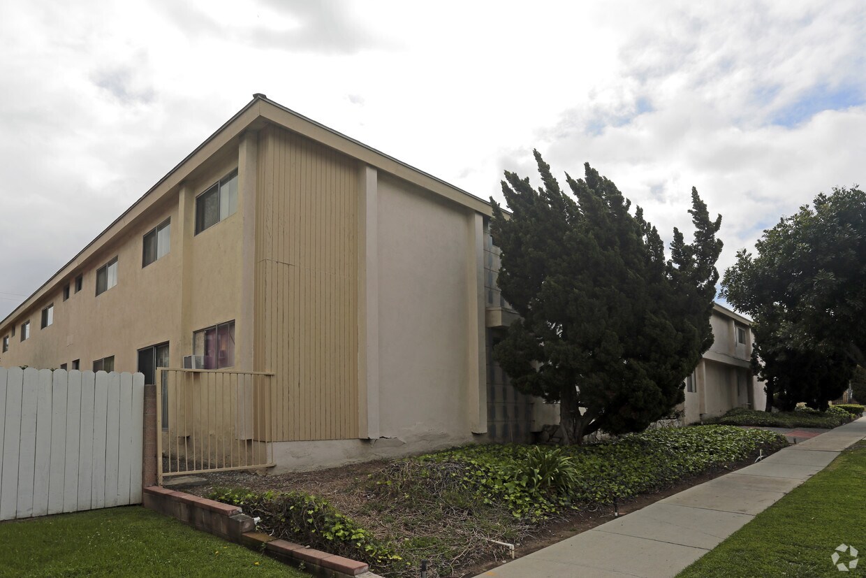 Primary Photo - 12424 Breezewood Dr
