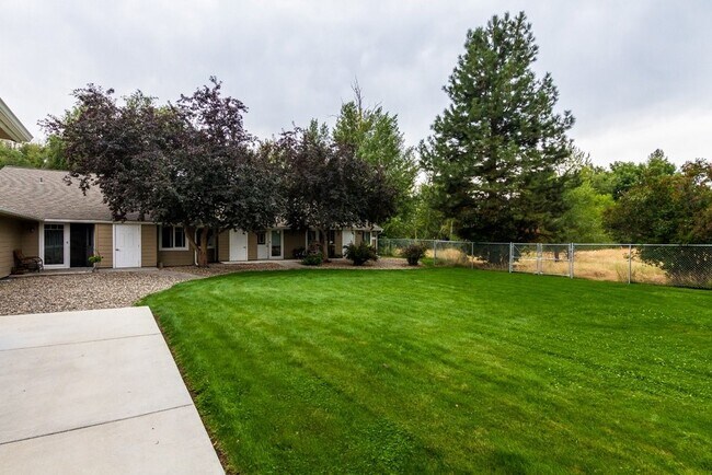 Foto del edificio - 3085 Resort St