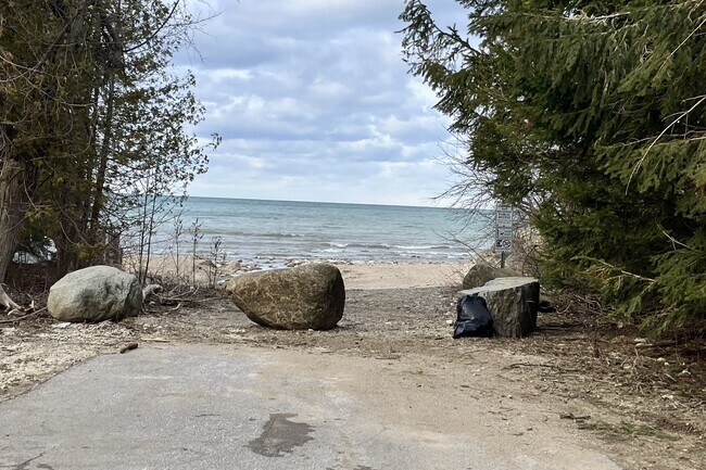 Photo du bâtiment - 103 Barton Blvd