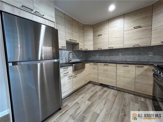 Building Photo - 13 Sweetgum Ln