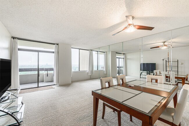 Foto del edificio - 14655 Champion Forest Dr Dr