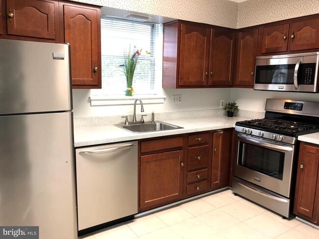 Building Photo - 8102 Wingfield Pl
