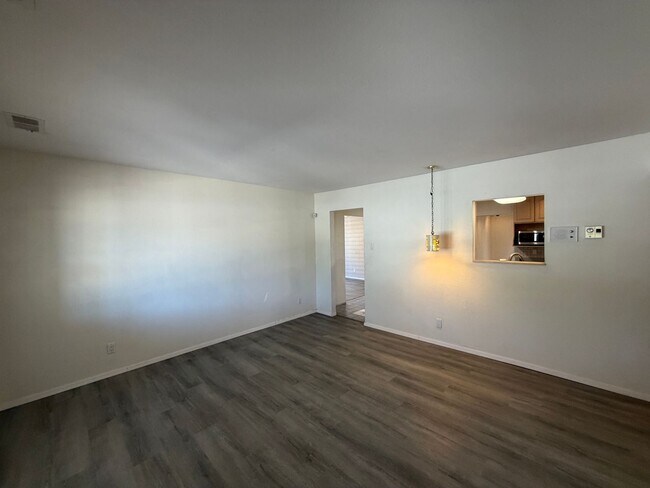 Foto del edificio - 2,800Sq Foot, 5 Bedroom Single Story Home Available Near Eubank Blvd NE & Copper Ave NE!