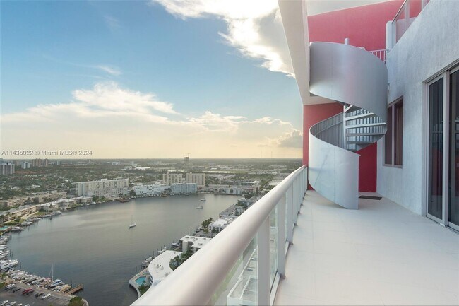 Foto del edificio - 2600 E Hallandale Beach Blvd