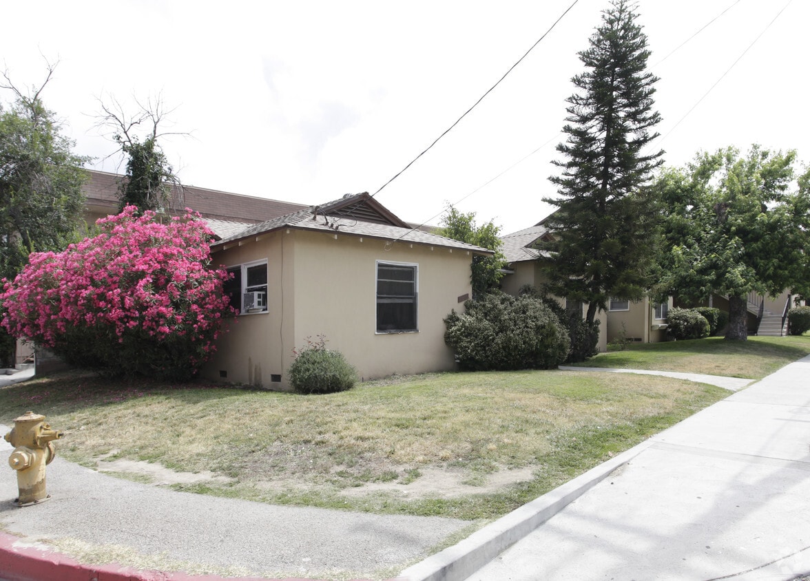Primary Photo - 11353-11363 Hatteras St