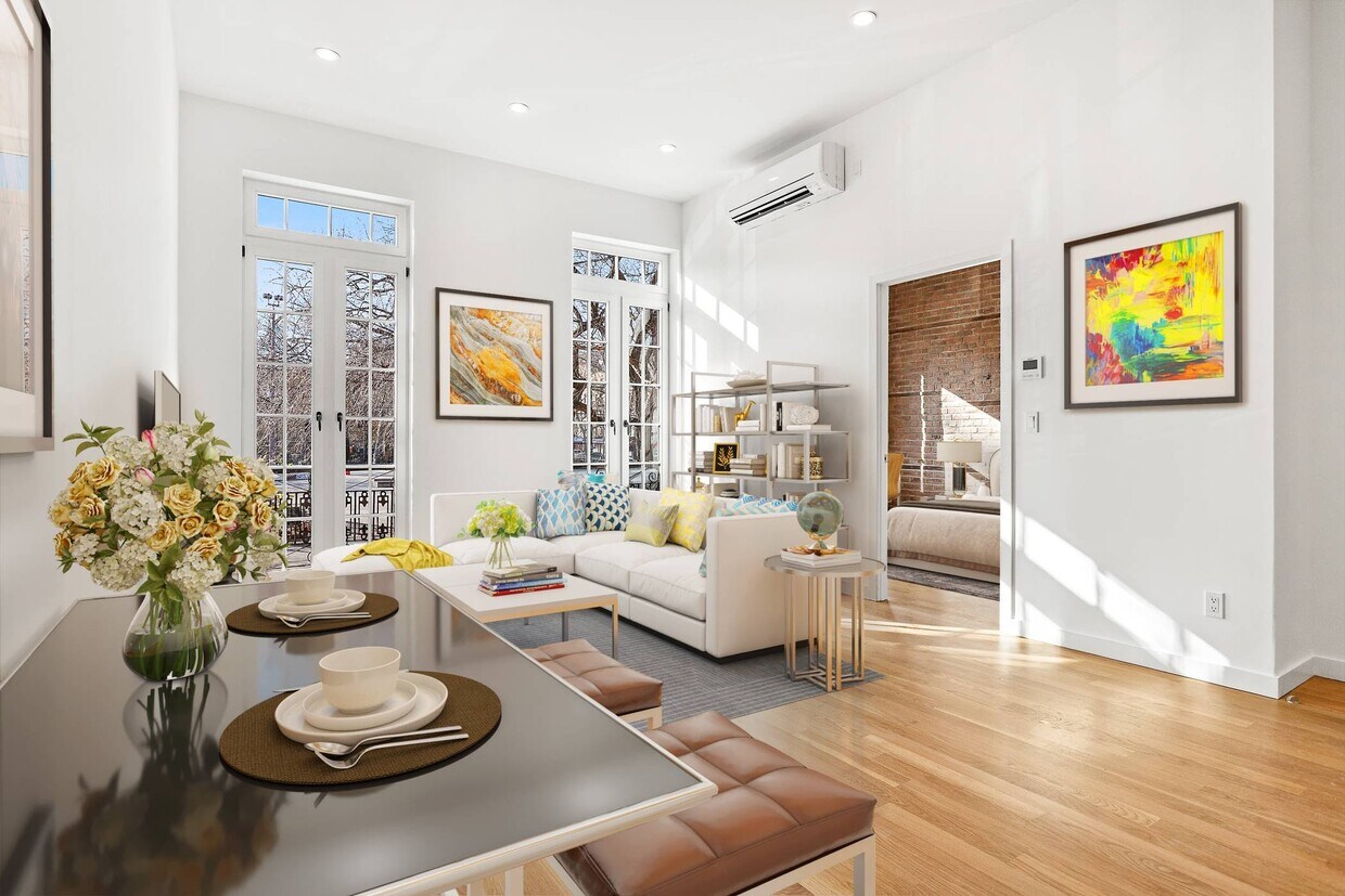 Foto principal - 301 E 10th St
