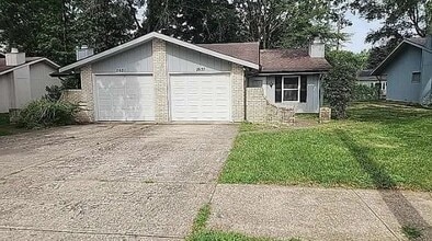 Building Photo - 2633 Northwood Dr