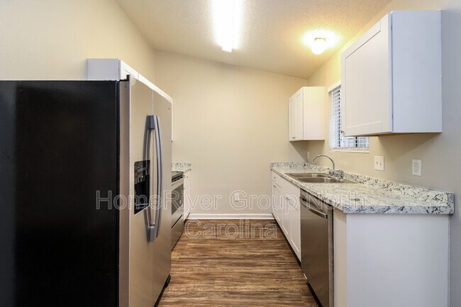Building Photo - 1702 Hertford St