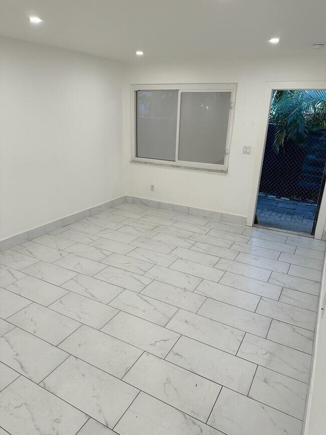 Foto del edificio - 4655 SW 33rd Ave