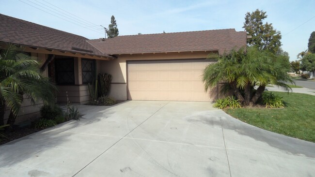 Foto del edificio - Single-Story; 4 BR; 2 BA Home w/ 2 car garage