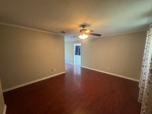 Building Photo - 3 Bedroom Southern Hills Home