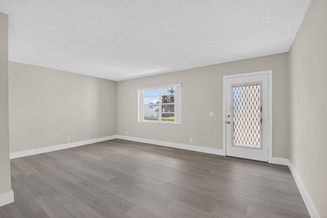 Building Photo - 538 Normandy Ln