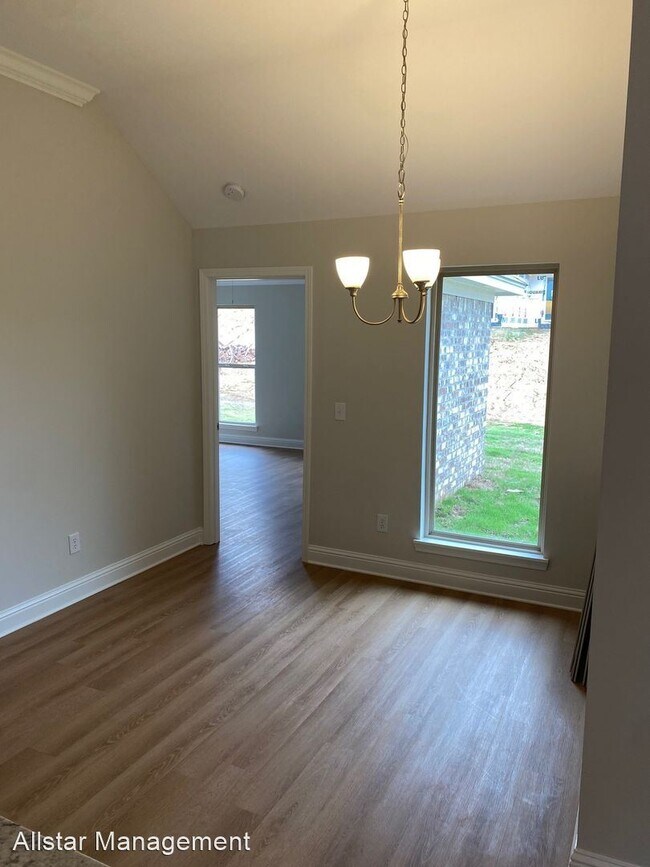 Building Photo - 4 br, 2 bath House - 568 Silver Hill Drive