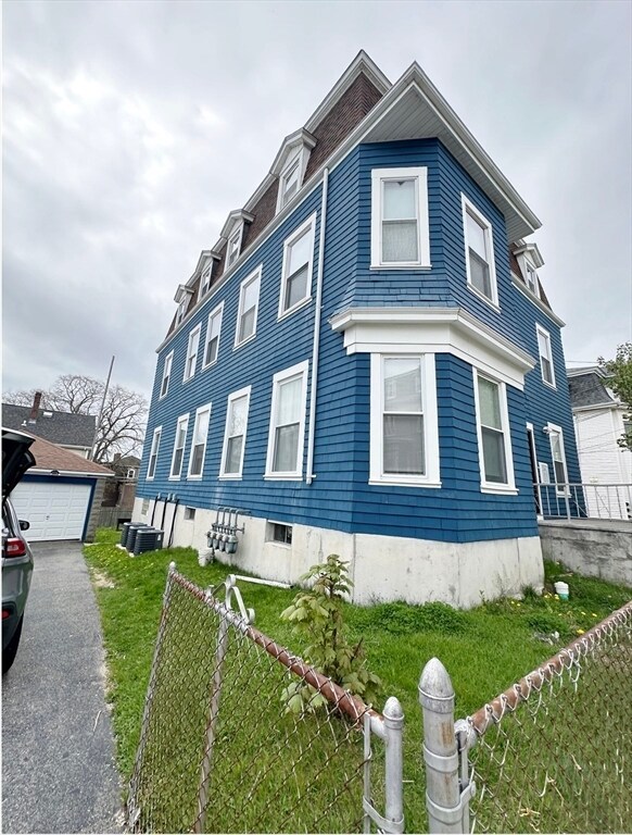 Building Photo - 285 Whipple St