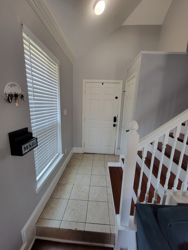 Building Photo - 935 Spring Valley Plz