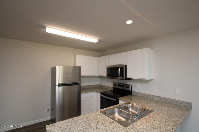 Building Photo - 261 S Seneca Dr