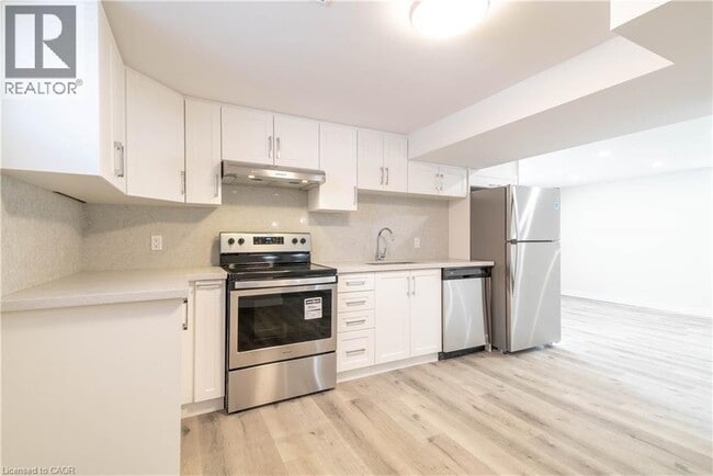 Photo du bâtiment - 196 Upper Paradise Rd