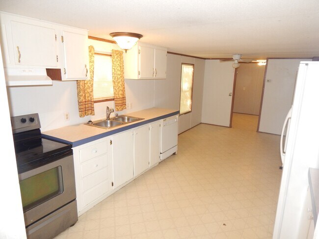 Foto del edificio - Spacious 3 Bedroom, 2 Bath Double-Wide Mobile Home
