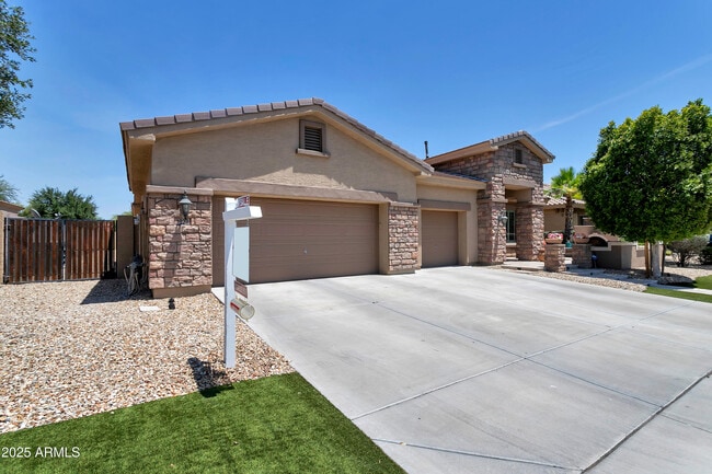 Building Photo - 4553 N 152nd Dr