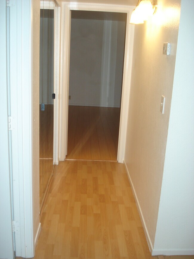 Foto del edificio - 5171 Pioneer Ave