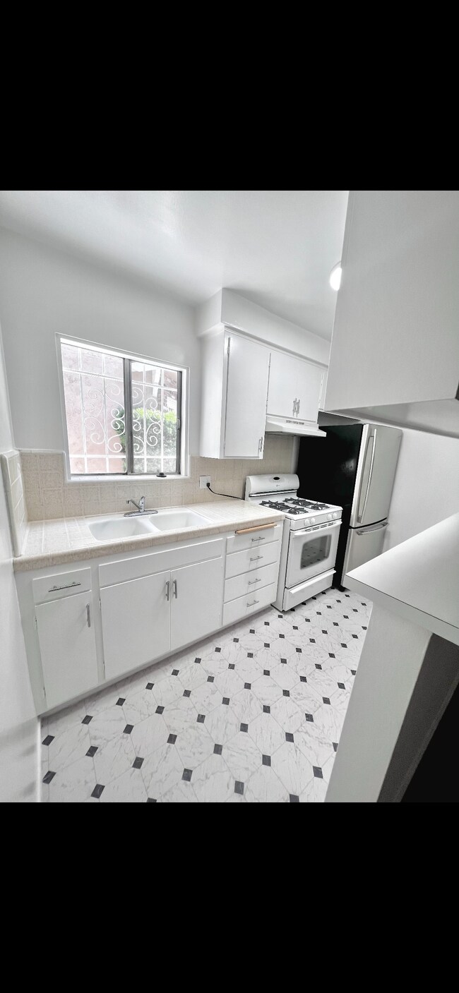 Kitchen - 1319 Idaho Ave