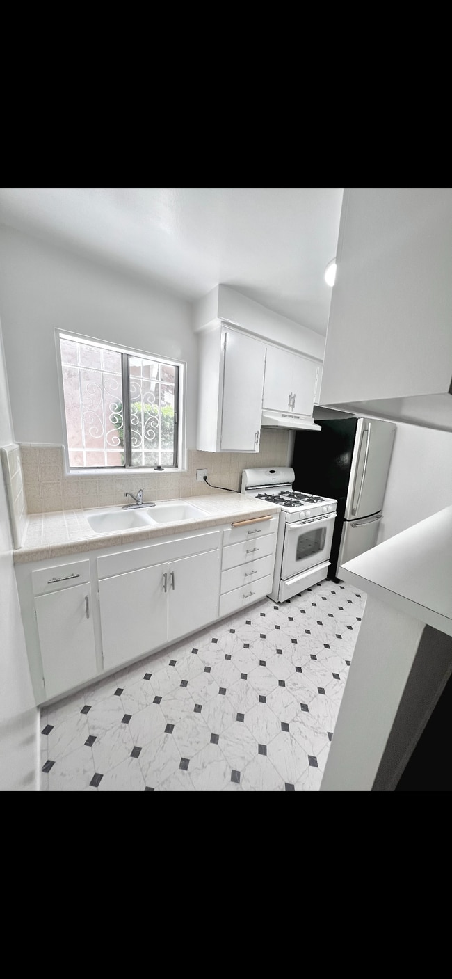 Kitchen - 1319 Idaho Ave