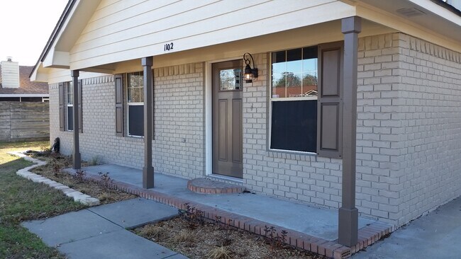Building Photo - 1102 Tom Cat Trail