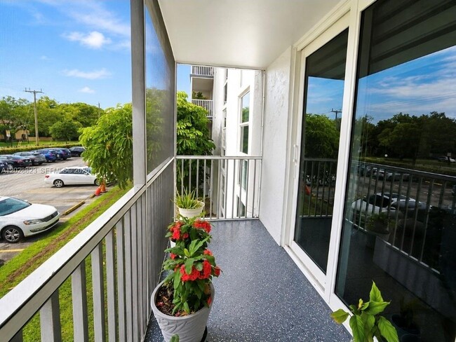Foto del edificio - 16851 NE 23rd Ave