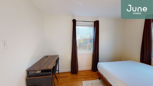 Foto del edificio - ROOM ONLY in 5-bed/2.0-bath Home