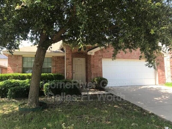 Building Photo - 5105 Meridian Ln